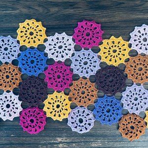 D2 Handmade Knit Colorful Table Center Piece